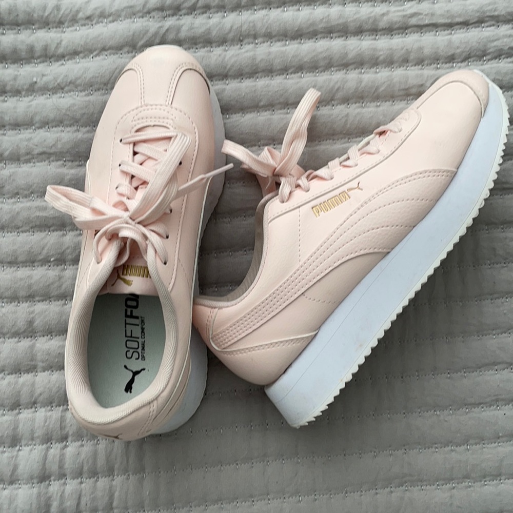 Puma Size 7 Light Pink
